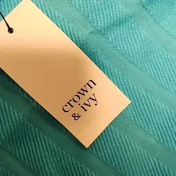 Crown & Ivy Pullover - Picture 6 of 7